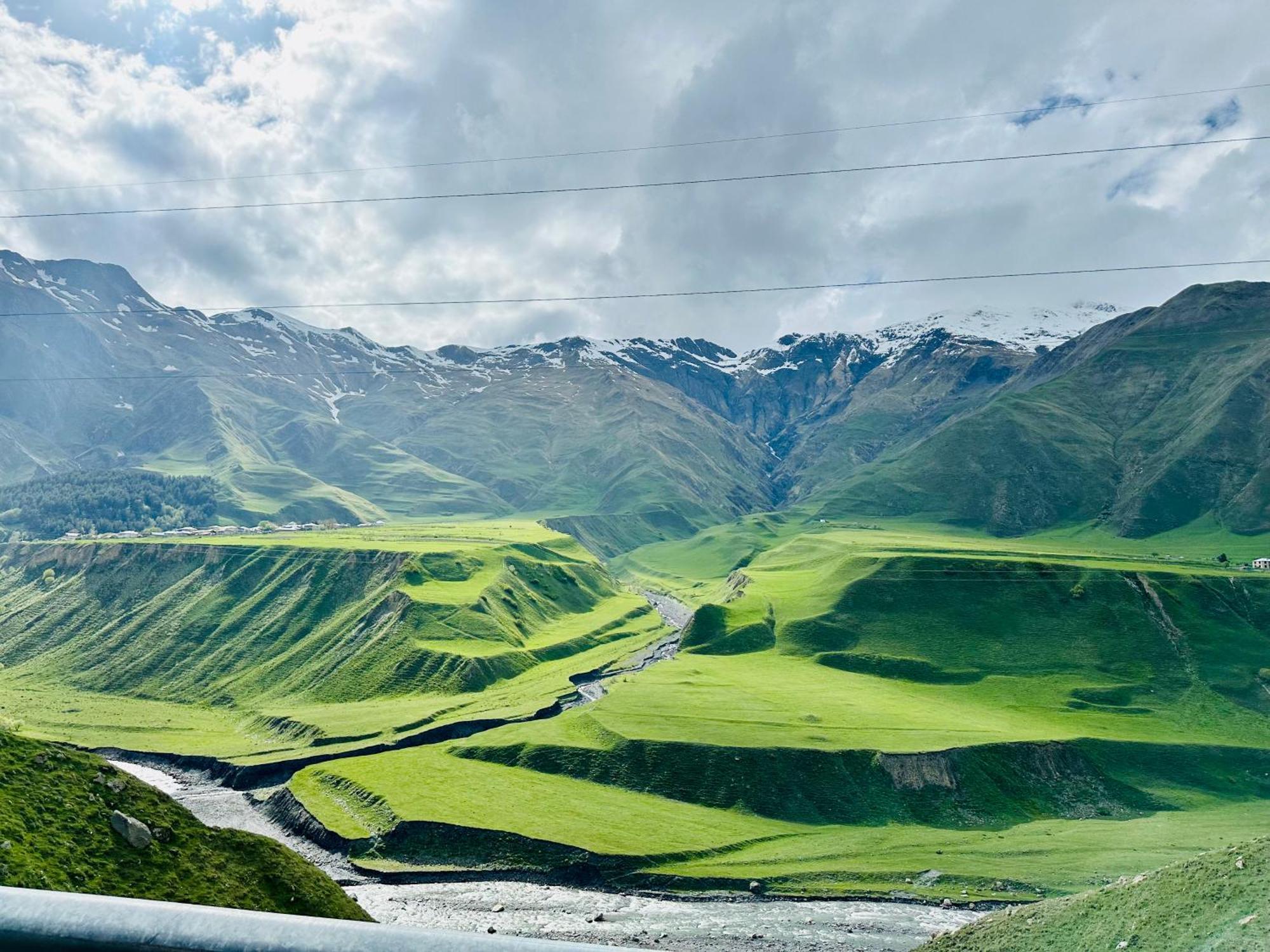 Alpine Escape Kazbegi Stepantsminda Exterior foto
