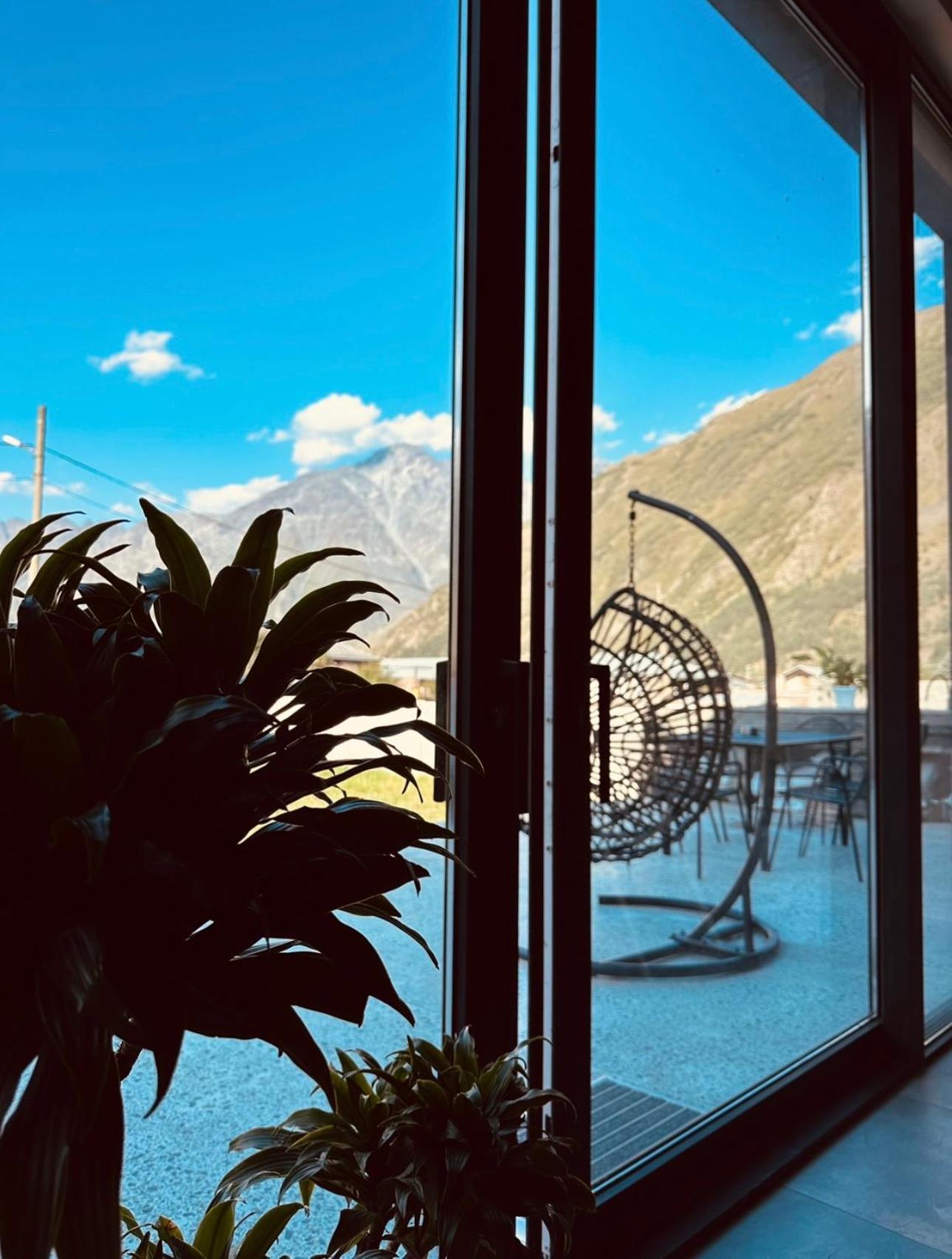 Alpine Escape Kazbegi Stepantsminda Exterior foto