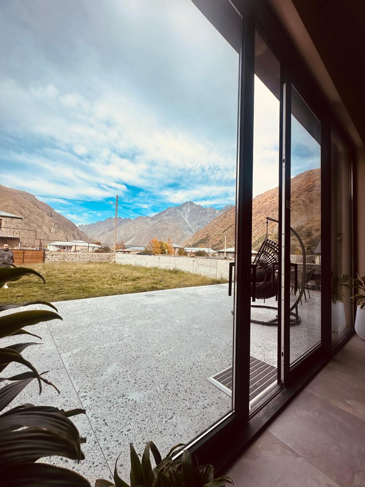 Alpine Escape Kazbegi Stepantsminda Exterior foto